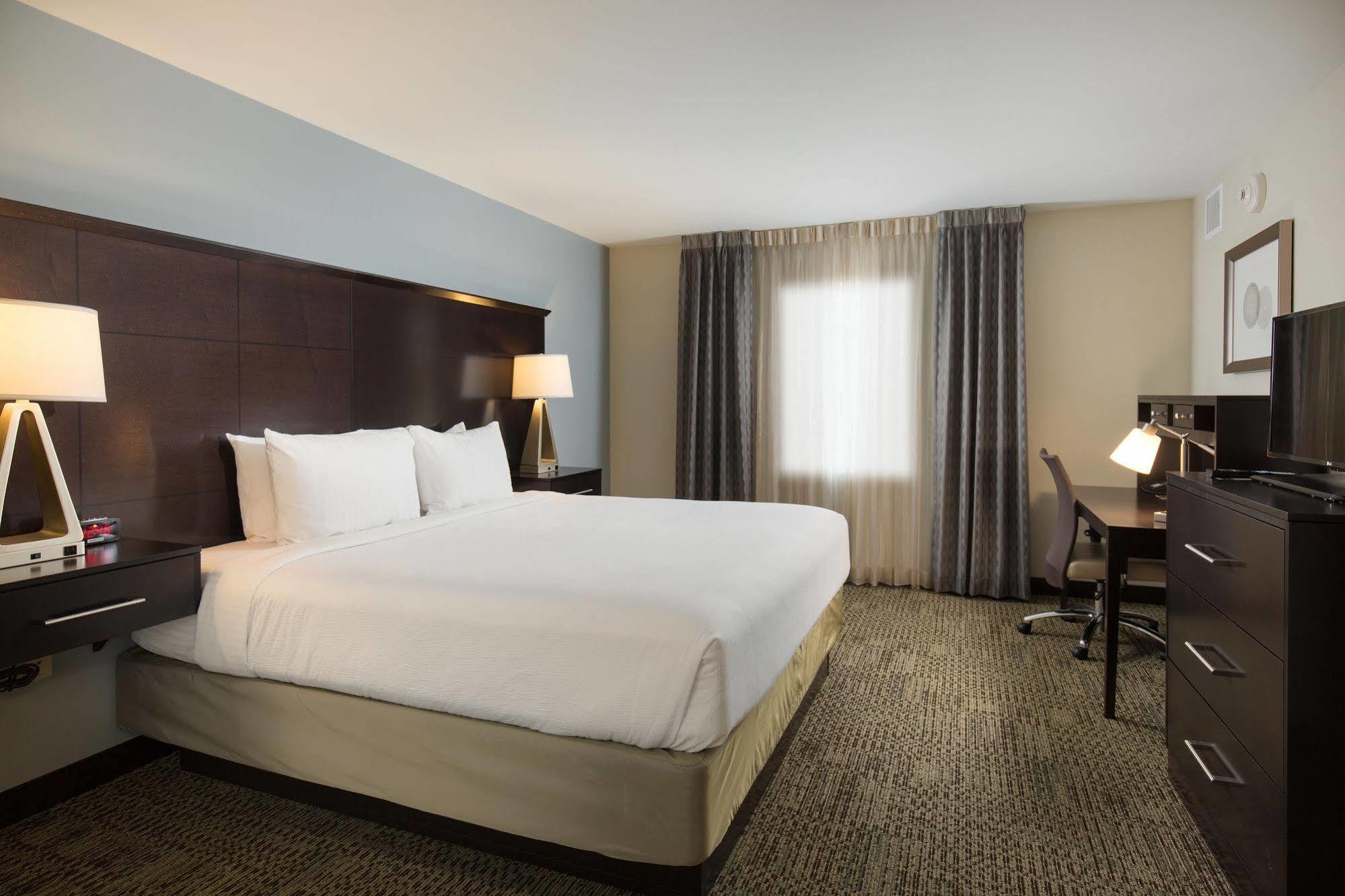 Staybridge Suites Corona South By Ihg Eksteriør billede
